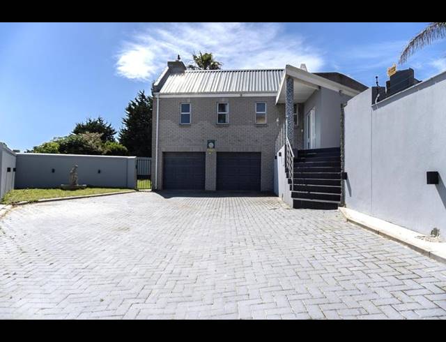 6 BEDROOM HOUSE FOR SALE IN PLATTEKLOOF